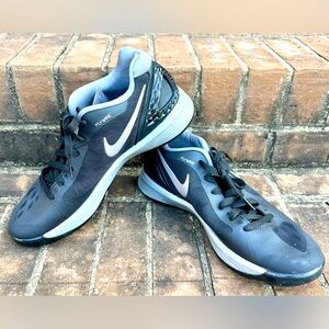 NIKE Flywire volleyball shoes! Size 9.5.